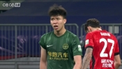 气坏了！大空位队友没传王钰栋挥手暴怒，比赛结束还骂骂咧咧离场