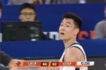 硬炸了！高诗岩强投三分轰进 随后压哨抛投率队继续迫近比分